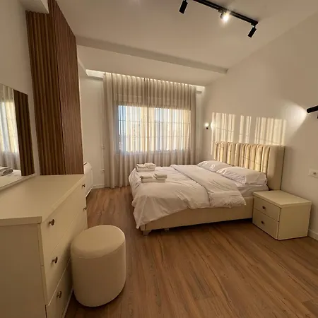 Our Apartment, Center Of 公寓 *