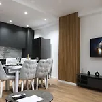 Our Apartment, Center Of アパート