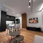 Our Apartment, Center Of アパート