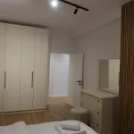 アパート Our Apartment, Center Of