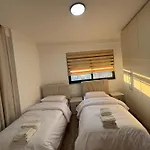 アパート Our Apartment, Center Of *